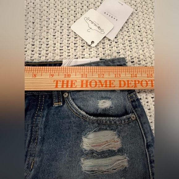 NWT KanCan Denim Shorts High Rise Light Color Thread Detail Fray Hem; Size 1/24 - Picture 9 of 11